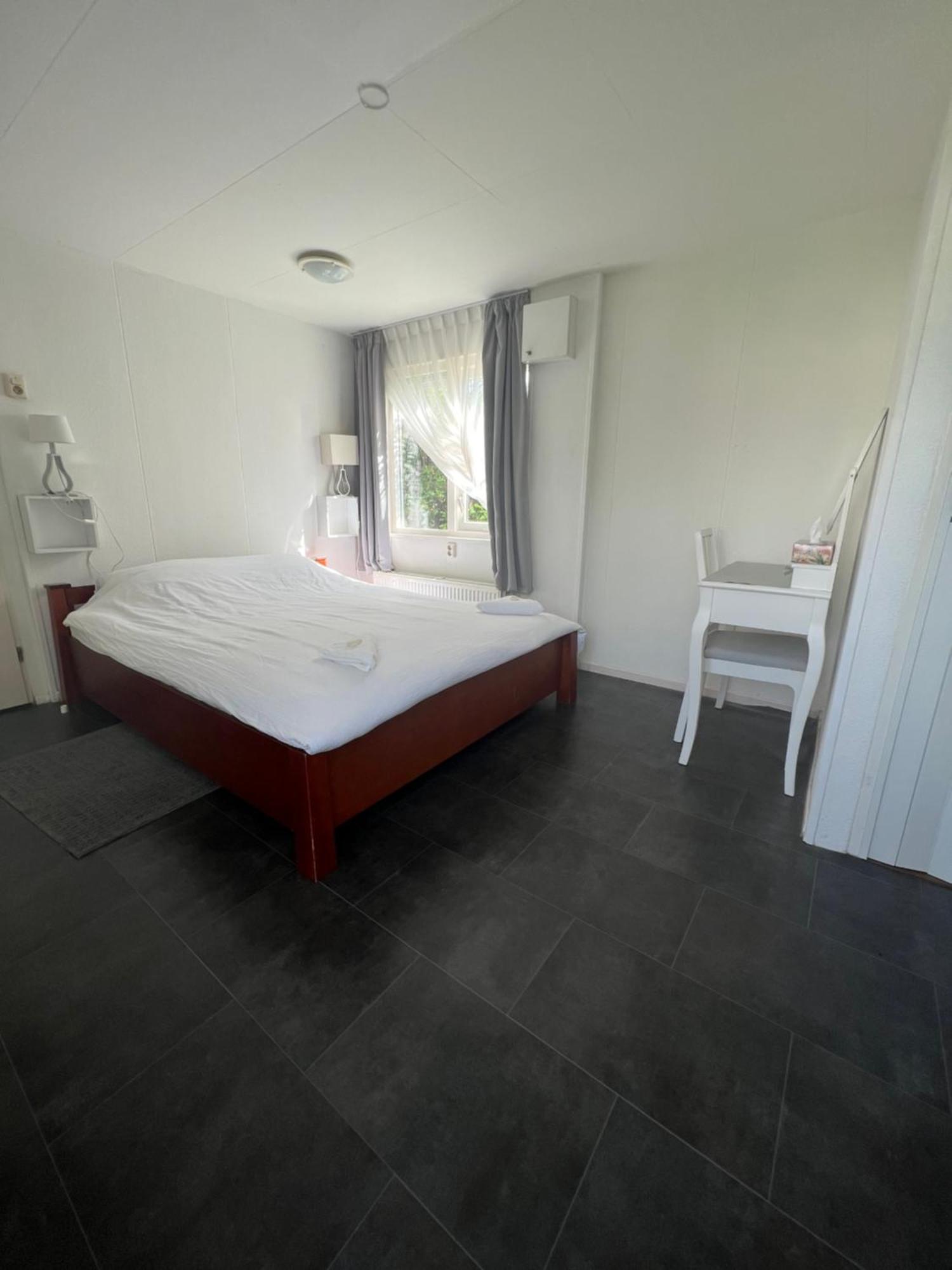 Ruime Chalet Midden In De Natuur In Lith Εξωτερικό φωτογραφία